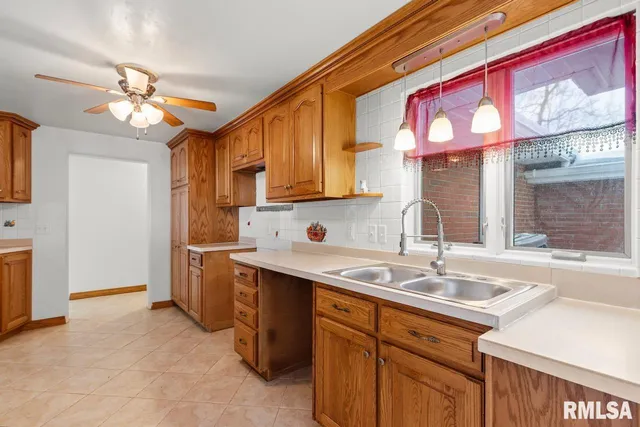 $250,000 | 125 Sherwood Court, Creve Coeur, IL 61610