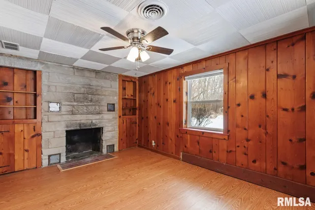 $250,000 | 125 Sherwood Court, Creve Coeur, IL 61610