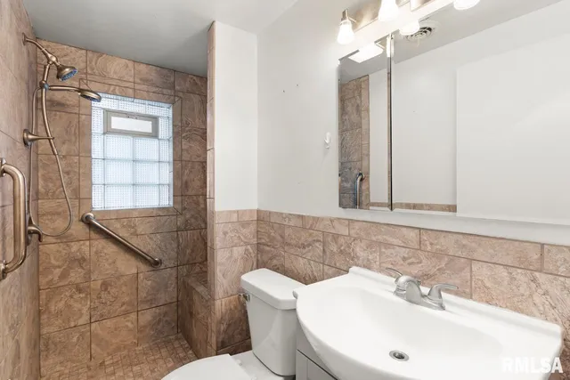 $250,000 | 125 Sherwood Court, Creve Coeur, IL 61610