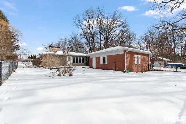 $250,000 | 125 Sherwood Court, Creve Coeur, IL 61610