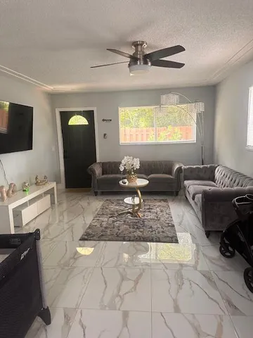 $2,000 | 1216 16th Avenue North, Unit 10, Lake Worth Beach, FL 33460