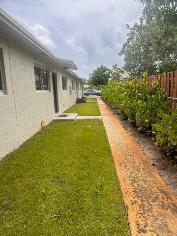 $2,000 | 1216 16th Avenue North, Unit 10, Lake Worth Beach, FL 33460