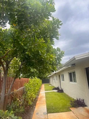 $2,000 | 1216 16th Avenue North, Unit 10, Lake Worth Beach, FL 33460