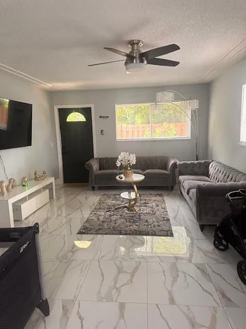 $2,000 | 1216 16th Avenue North, Unit 10, Lake Worth Beach, FL 33460