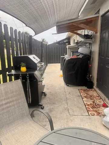 $2,000 | 1216 16th Avenue North, Unit 10, Lake Worth Beach, FL 33460