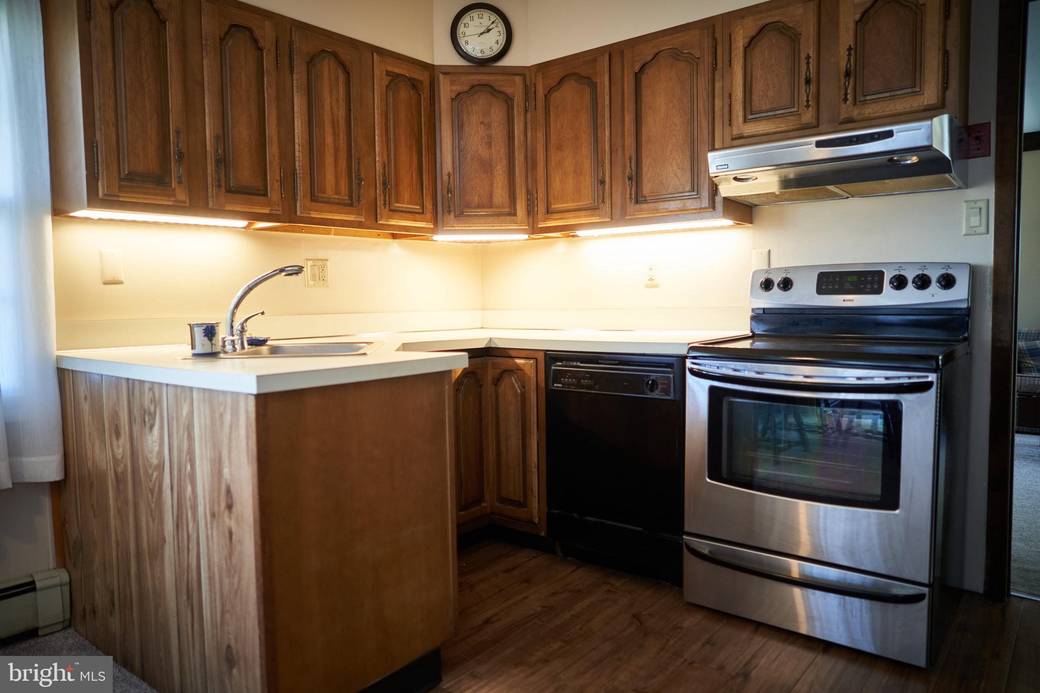 23 Black Walnut Road Levittown, PA 19057 - Photo 6 of 32 Gallery Image 6