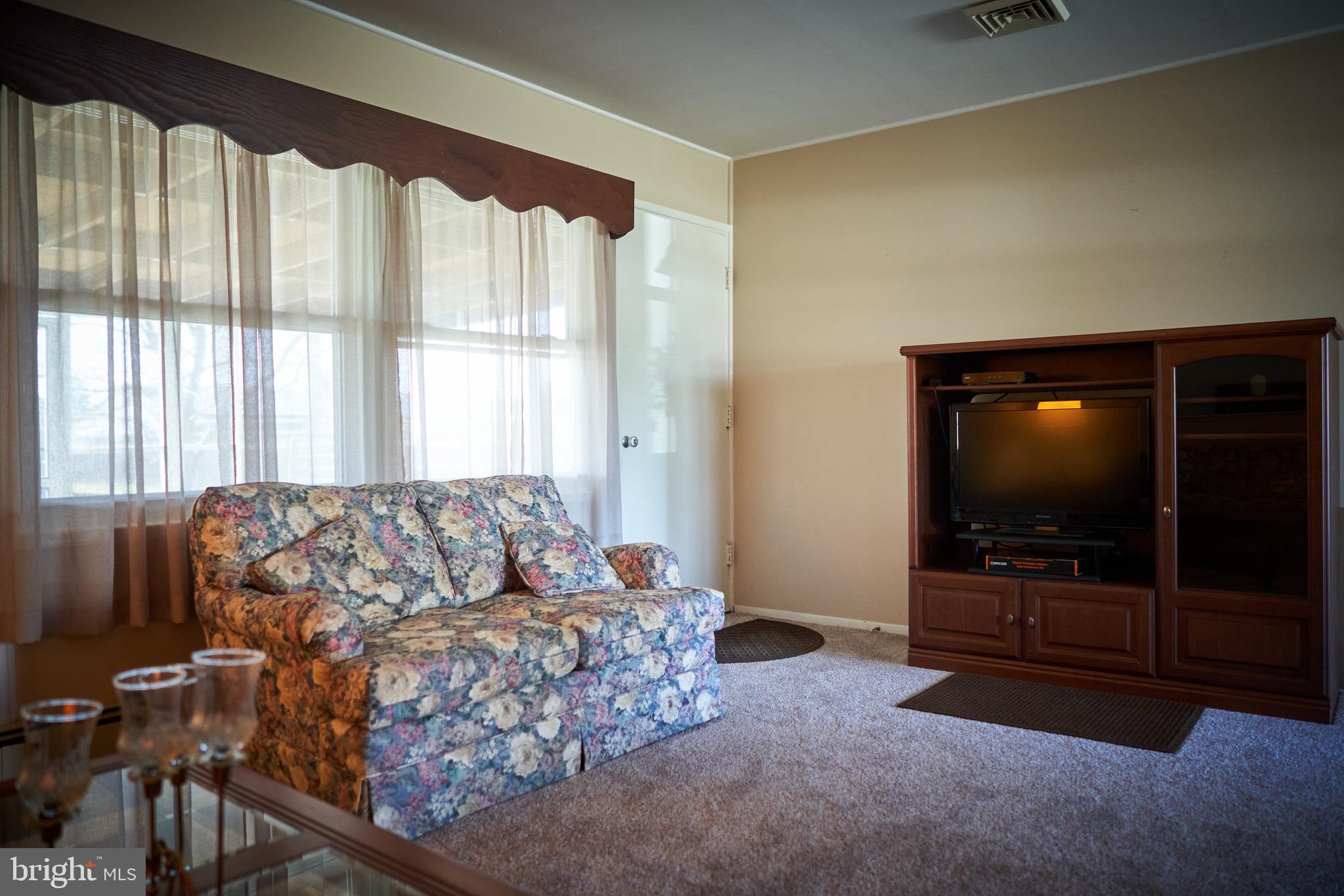 23 Black Walnut Road Levittown, PA 19057 - Photo 10 of 32 Gallery Image 10