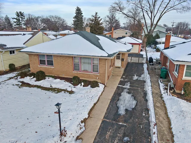 $335,000 | 305 North Craig Place, Lombard, IL 60148