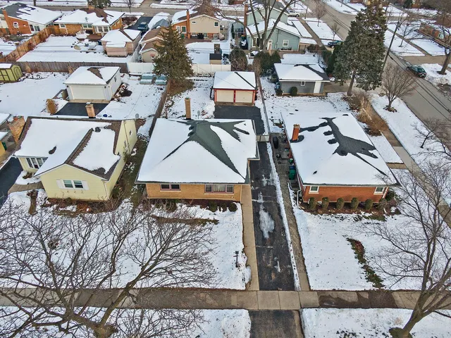 $335,000 | 305 North Craig Place, Lombard, IL 60148