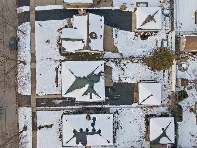 $335,000 | 305 North Craig Place, Lombard, IL 60148