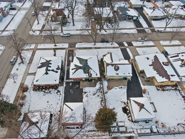 $335,000 | 305 North Craig Place, Lombard, IL 60148