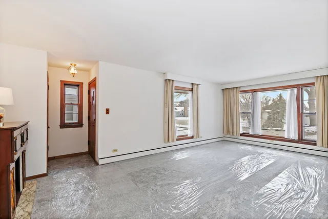 $335,000 | 305 North Craig Place, Lombard, IL 60148