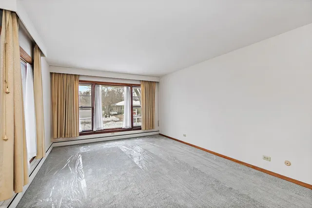 $335,000 | 305 North Craig Place, Lombard, IL 60148