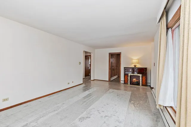 $335,000 | 305 North Craig Place, Lombard, IL 60148