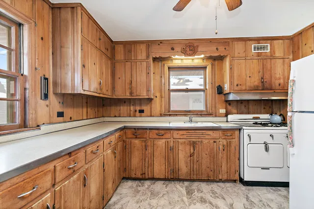 $335,000 | 305 North Craig Place, Lombard, IL 60148