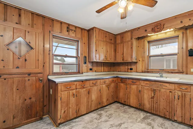 $335,000 | 305 North Craig Place, Lombard, IL 60148