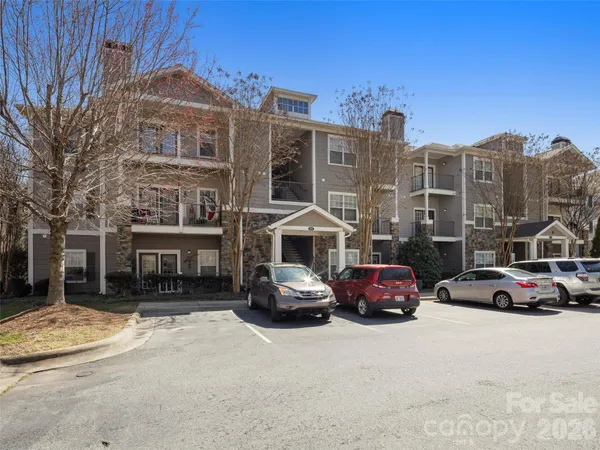 $285,000 | 900 Vista Lake Drive, Unit 208, Candler, NC 28715