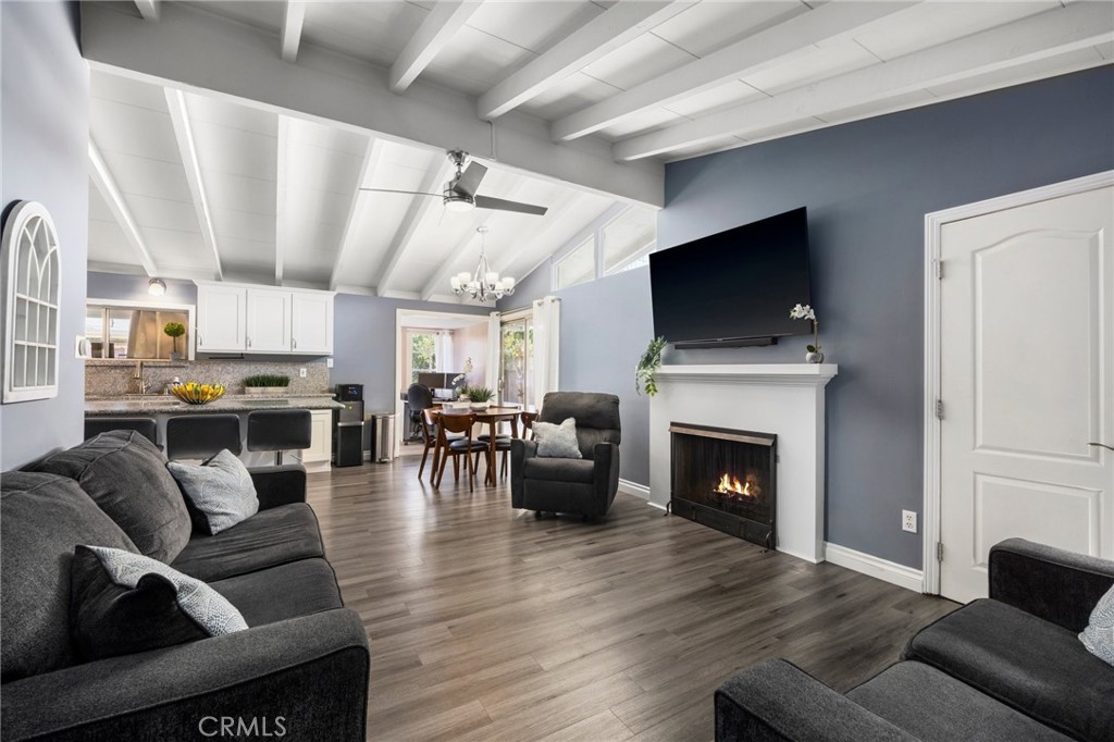 533 South Devon Road Orange, CA 92868 - Photo 8 of 44 Living Room