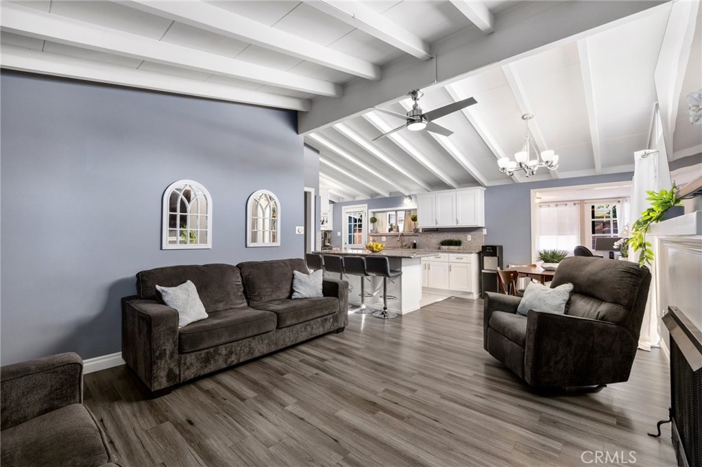 533 South Devon Road Orange, CA 92868 - Photo 9 of 44 Living Room