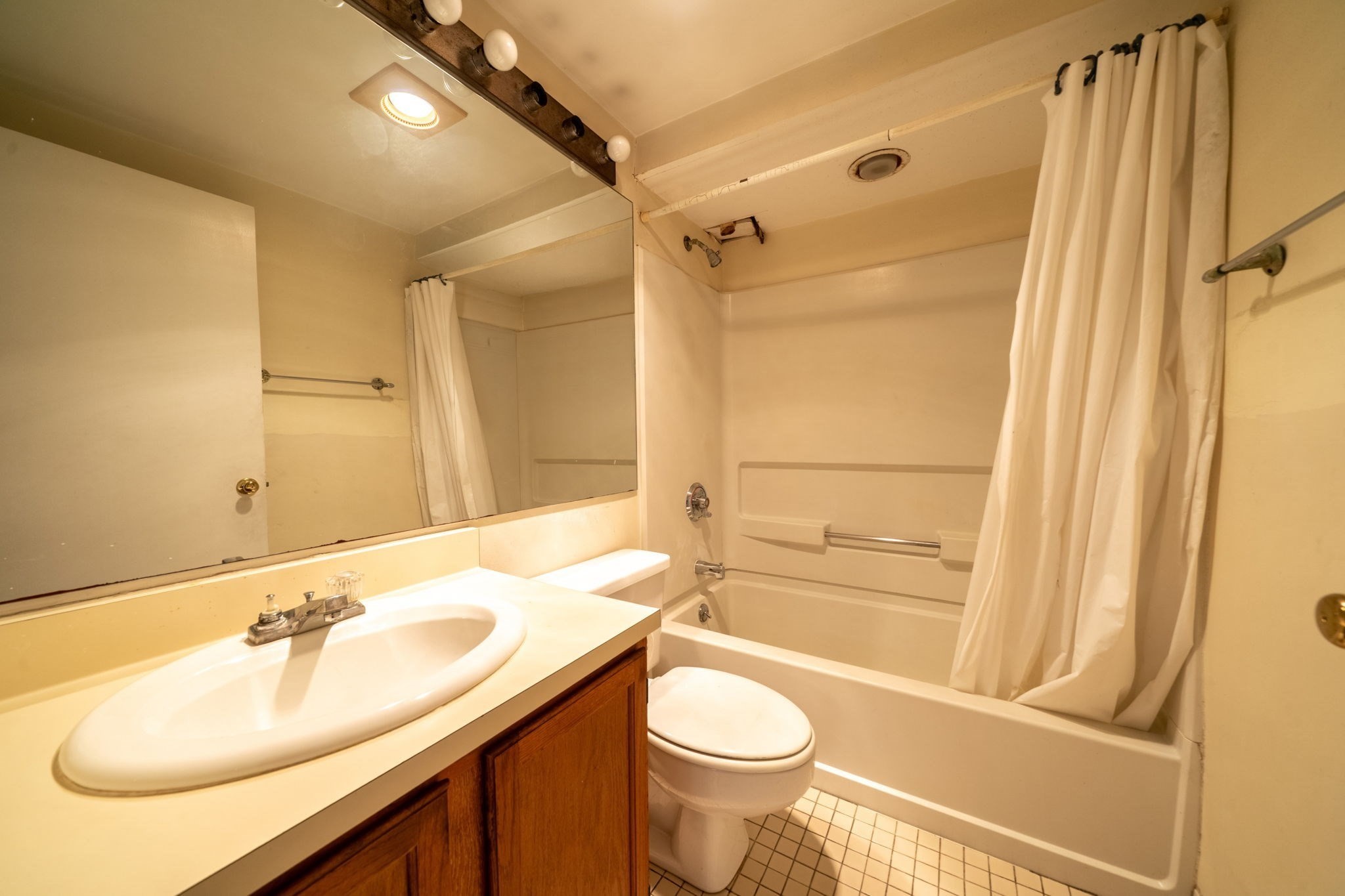 60 R Gibson Street, Unit B3 Boston, MA 02122 - Photo 13 of 24 Gallery Image 13
