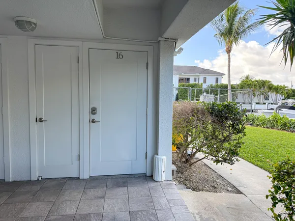 $3,400 | 850 Northeast Spanish River Boulevard, Unit 160, Boca Raton, FL 33431