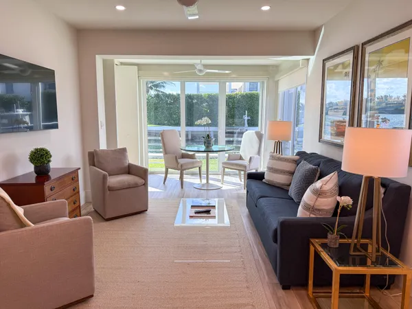 $3,400 | 850 Northeast Spanish River Boulevard, Unit 160, Boca Raton, FL 33431