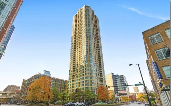 $2,750 | 400 North LaSalle Drive, Unit 4512, Chicago, IL 60654