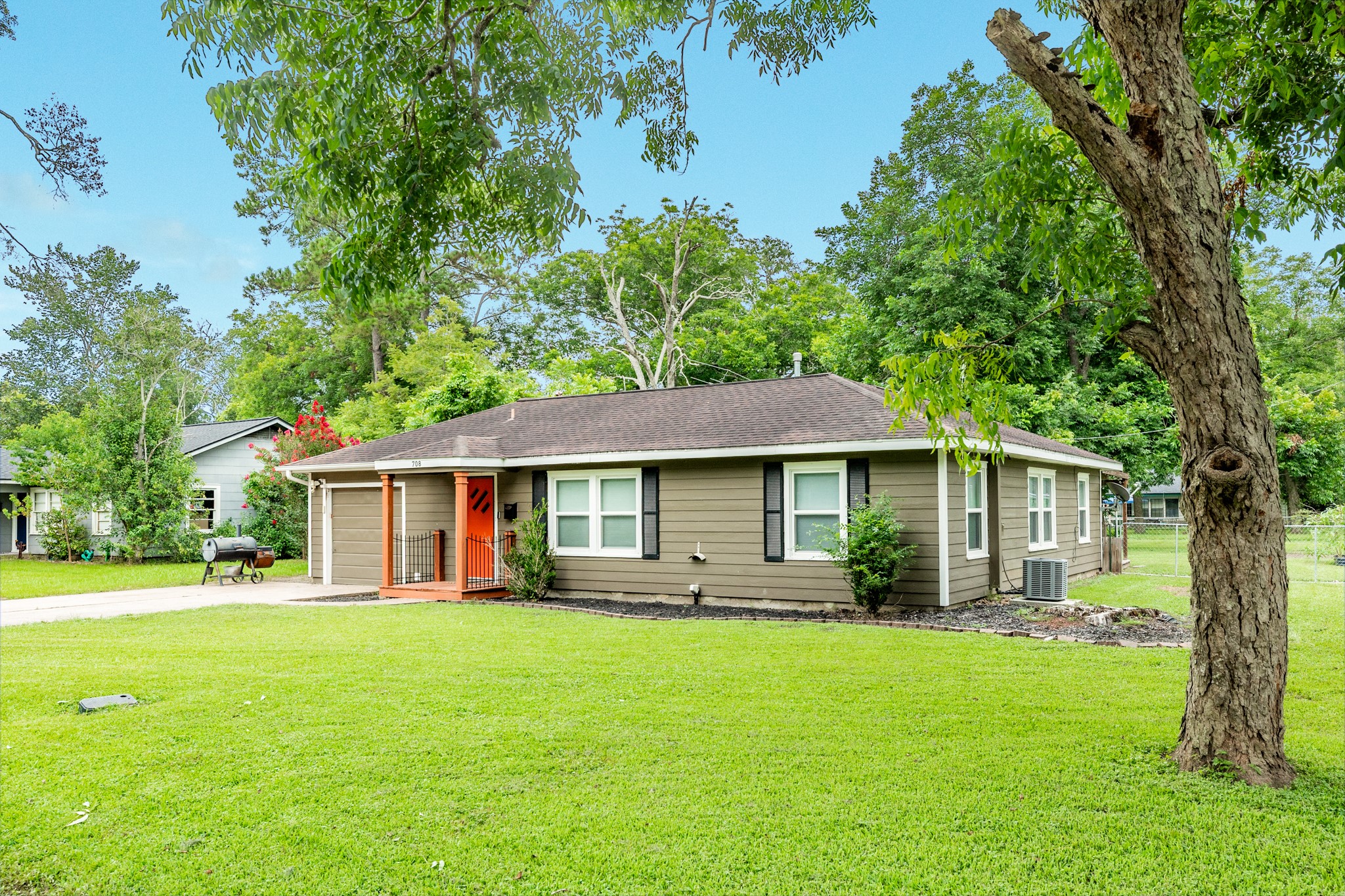 708 Alice Street Sweeny, TX 77480 - Photo 3 of 25