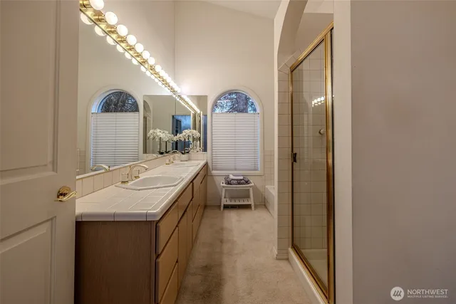 a view of living room with washer and dryer