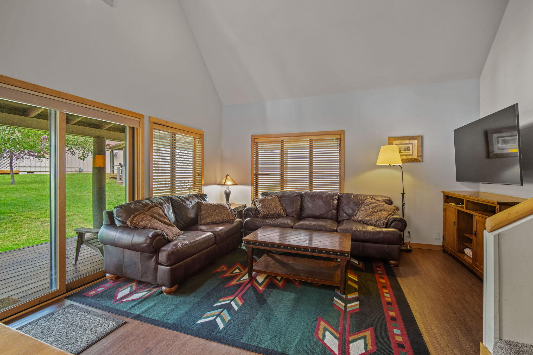57492 Circle 4 Cabin Road, Unit 19 Sunriver, OR 97707 - Photo 13 of 24 5-web-or-mls-Circle 4 Condo 19 Reshoot-5