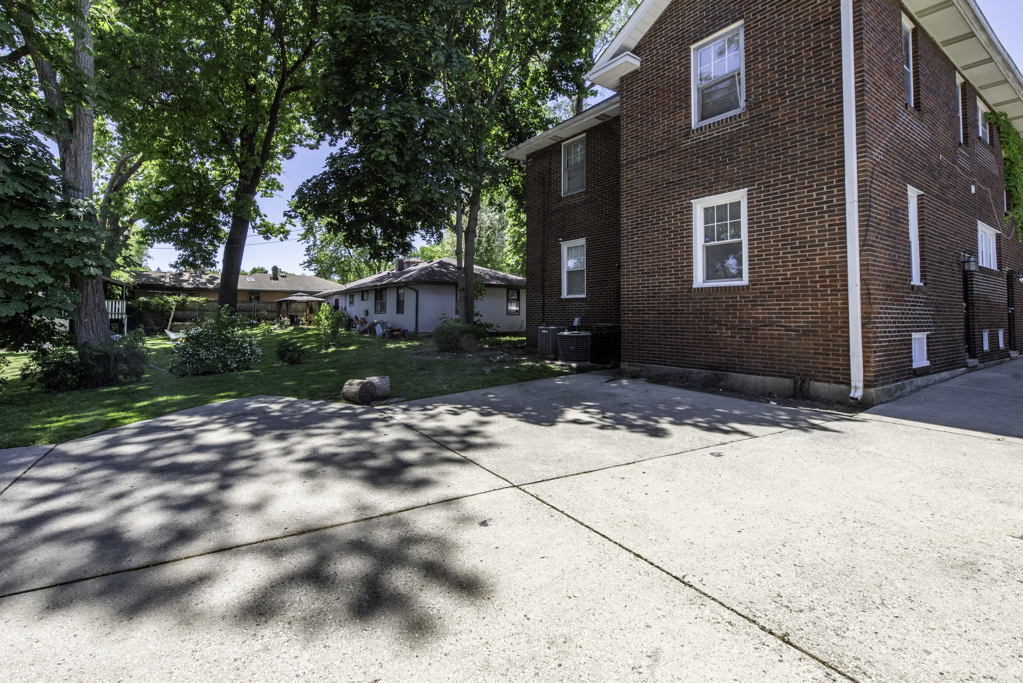 1609 North Sheridan Road Waukegan, IL 60085 - Photo 4 of 29