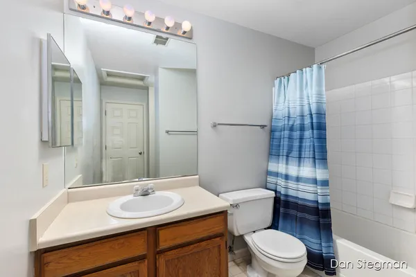 $249,900 | 3116 Windcrest Court Northeast, Grand Rapids, MI 49525