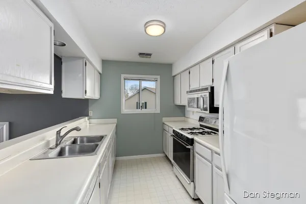 $249,900 | 3116 Windcrest Court Northeast, Grand Rapids, MI 49525