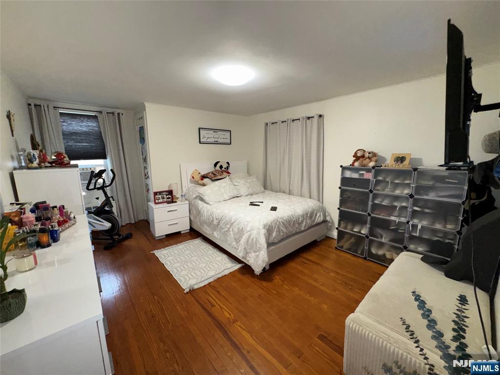 542 Prospect Place Lyndhurst, NJ 07071 - Photo 5 of 7 a bedroom with a bed and a flat screen tv