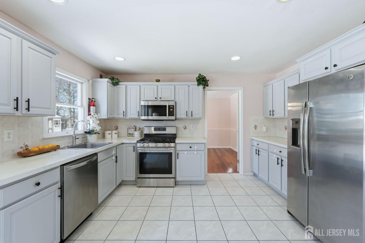 1484 Osage Road North Brunswick, NJ 08902 - Photo 4 of 35