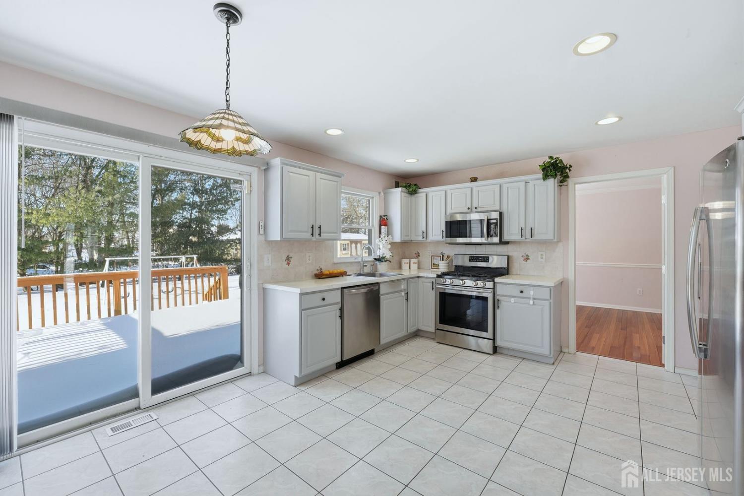 1484 Osage Road North Brunswick, NJ 08902 - Photo 5 of 35