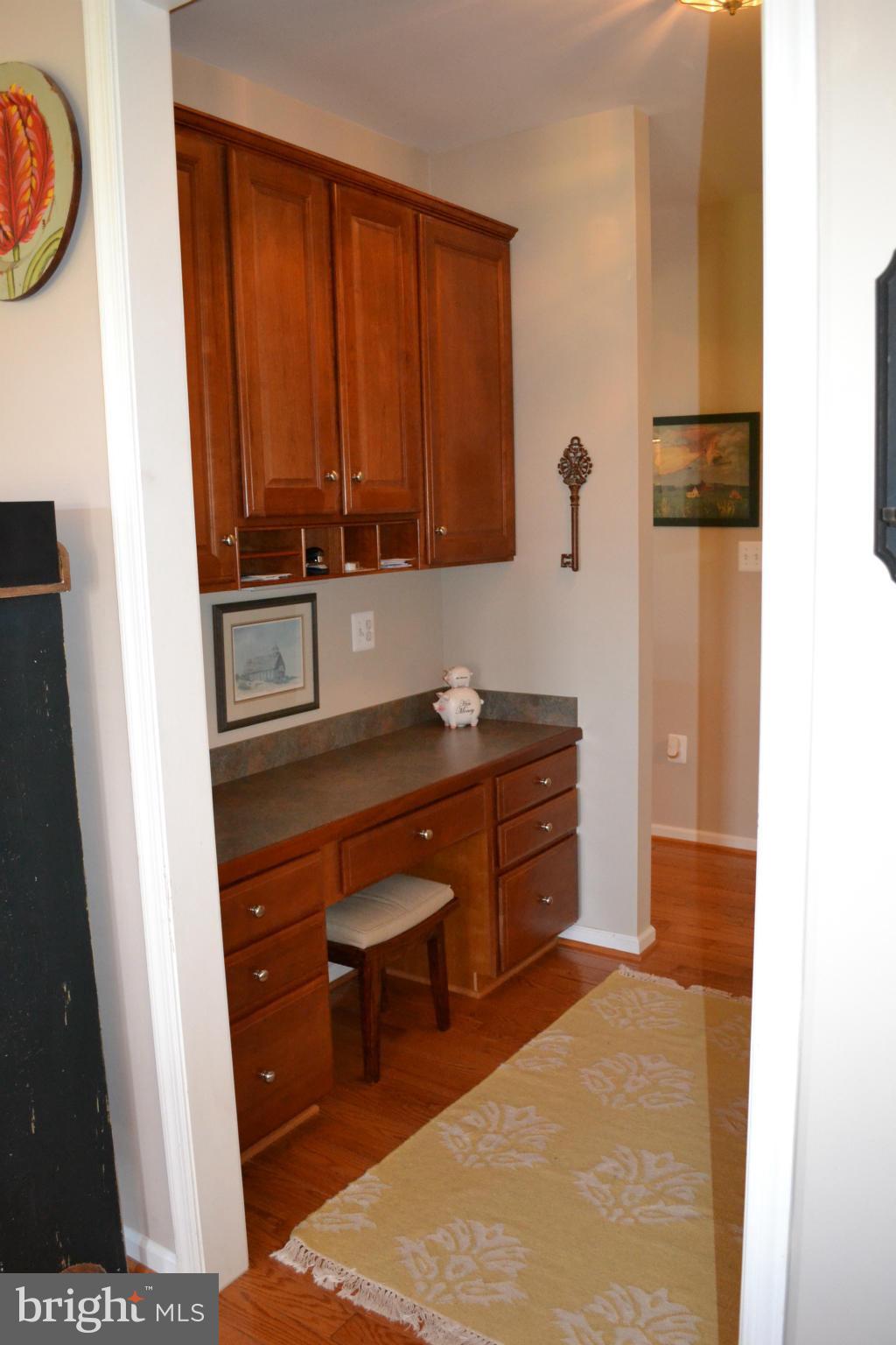16596 Wayland Road Culpeper, VA 22701 - Photo 8 of 30 Great built in desk area or butlers pantry