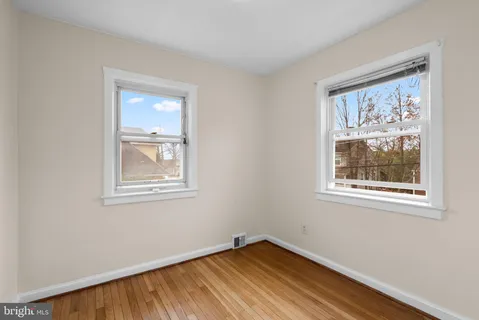 a view of empty room with window