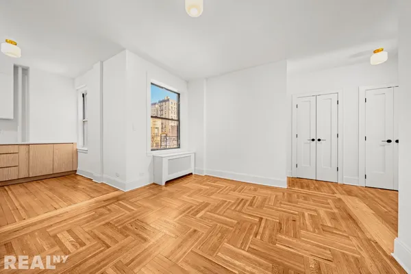 $699,000 | 680 Riverside Drive, Unit 6D | Hamilton Heights