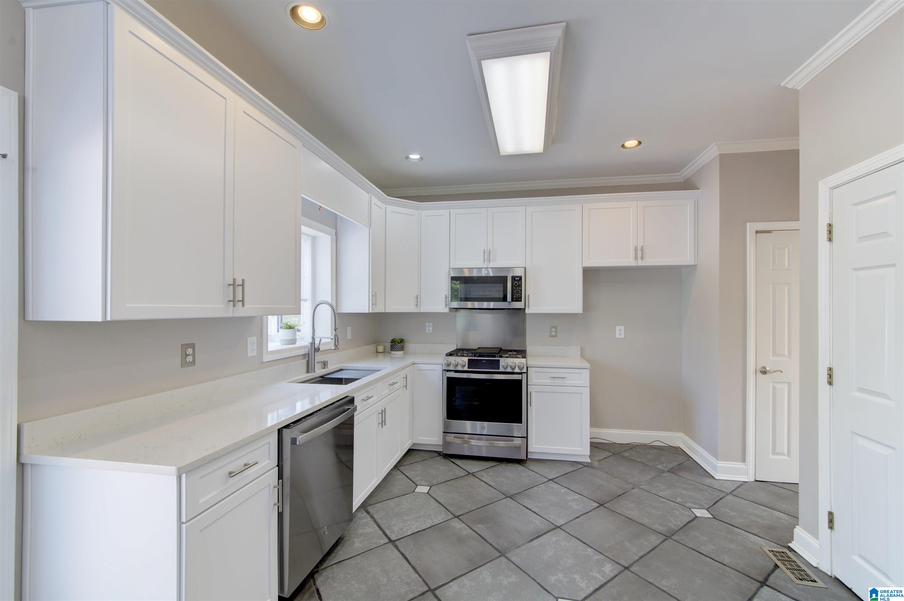 2209 Circle View Lane Birmingham, AL 35244 - Photo 11 of 34