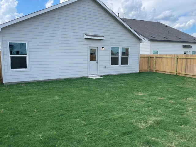 $1,825 | 428 Halfmoon Drive, Lockhart, TX 78644