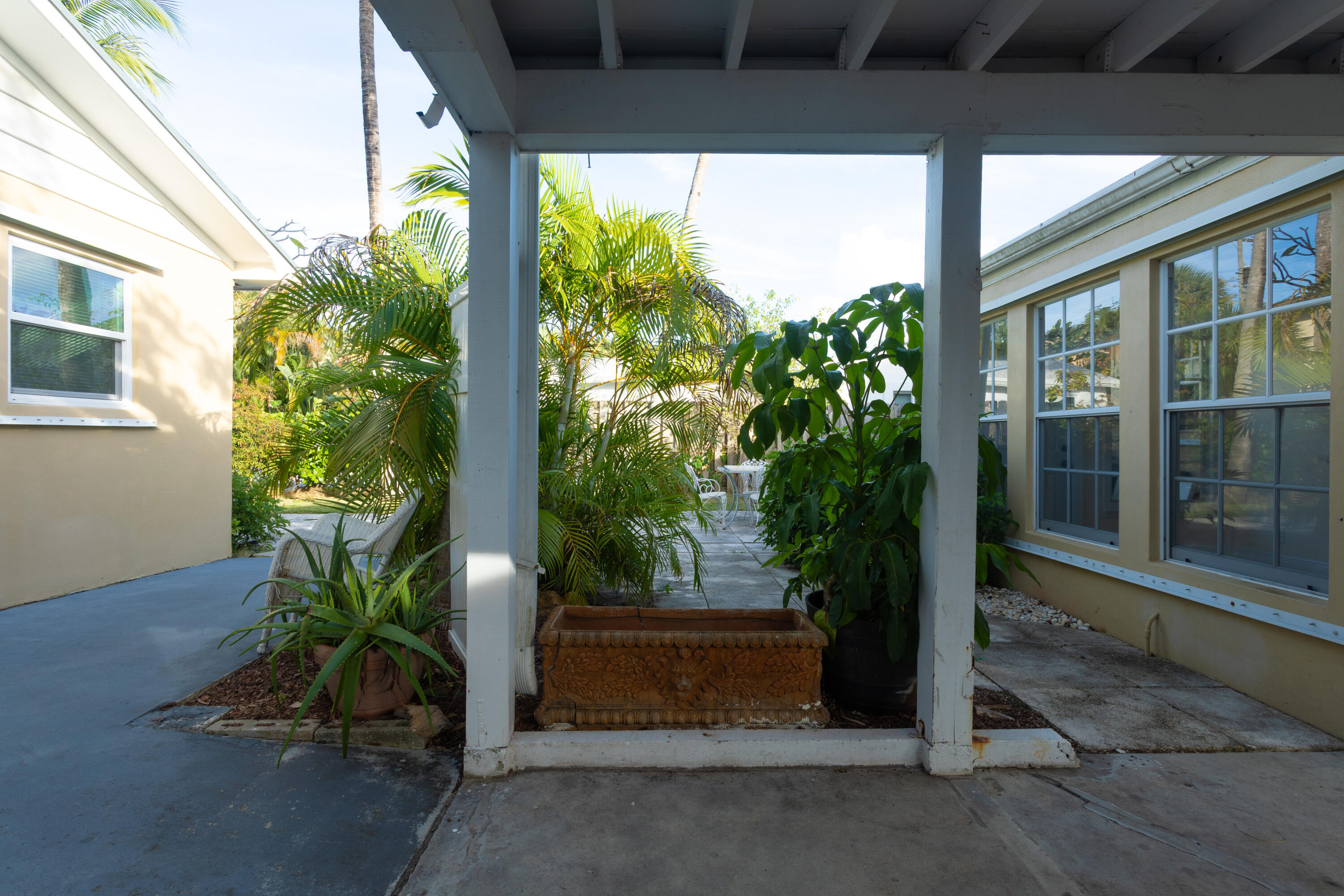 245 Cortez Road West Palm Beach, FL 33405 - Photo 25 of 32 Back yard