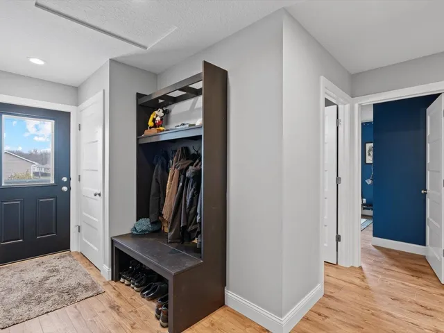 a en suite bathroom with a sink and a mirror