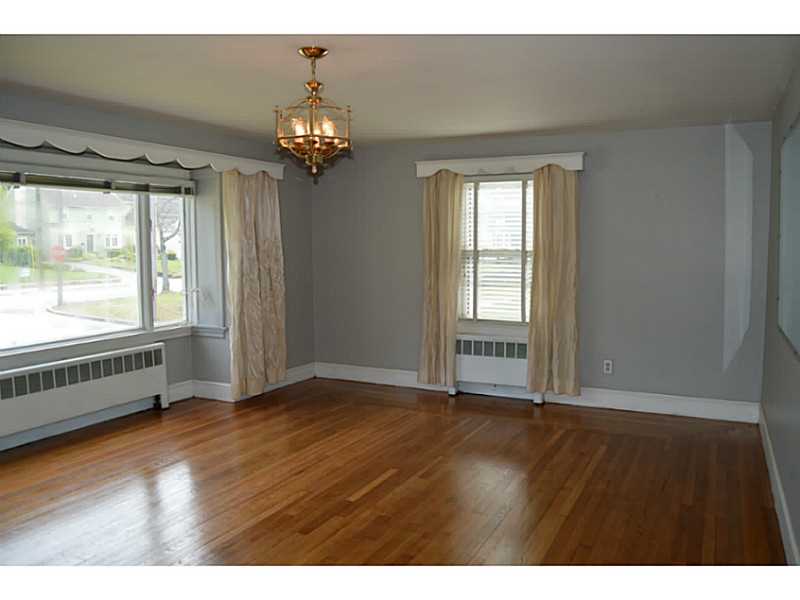 219 Huntington Avenue Woonsocket, RI 02895 - Photo 5 of 12 Living Room.