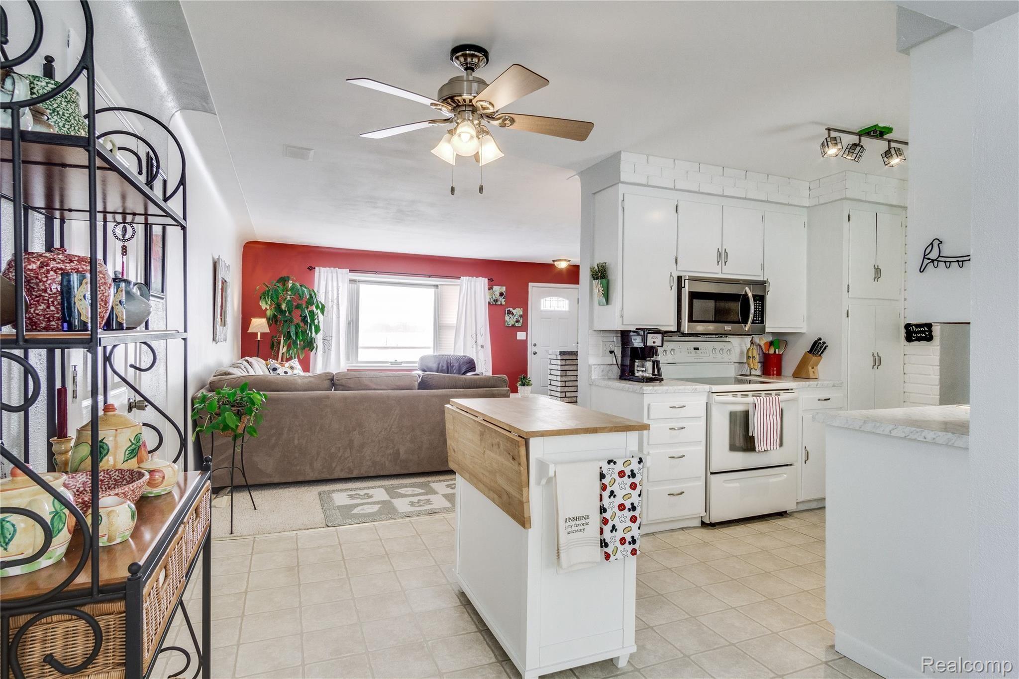 5419 Oak Grove Road Howell, MI 48855 - Photo 6 of 18 Interiors (4 of 28).jpg