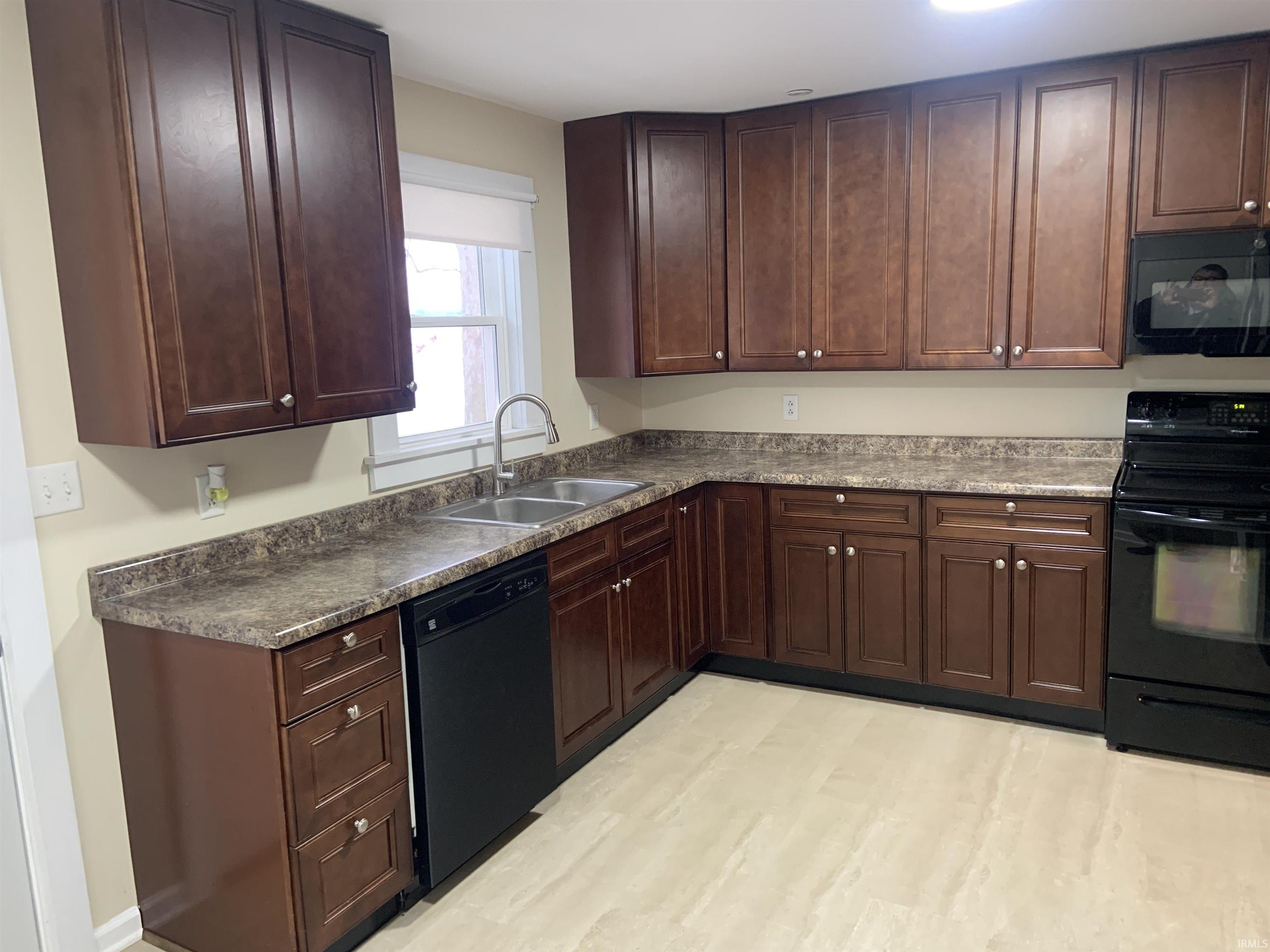 25207 Rider Road Monroeville, IN 46773 - Photo 5 of 33