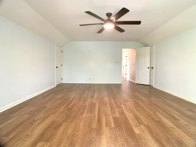 a view of yard with green space