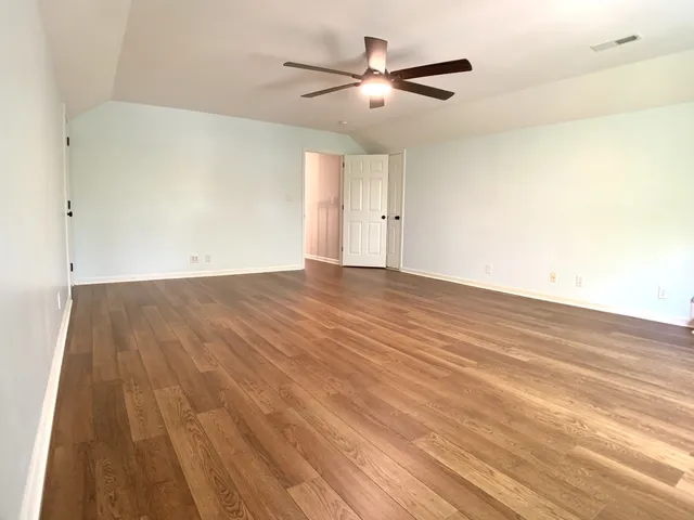 a view of yard with green space