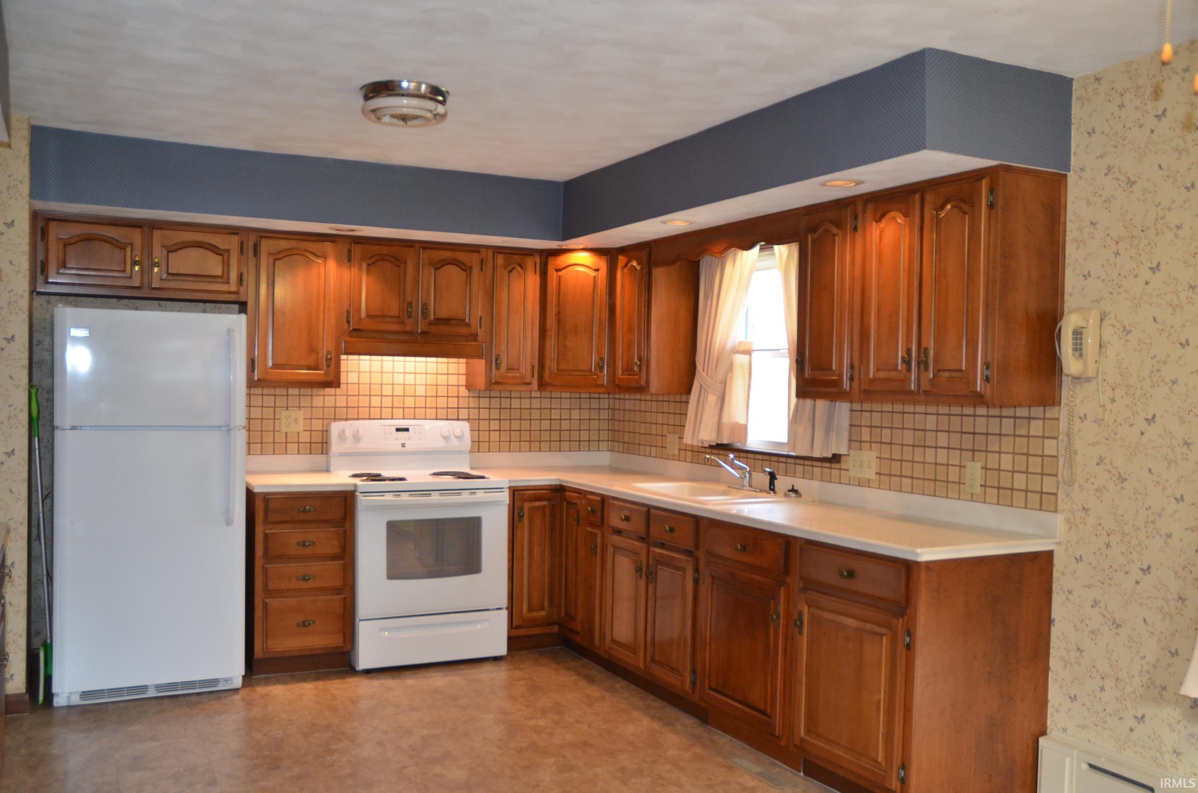 1696 Gun Club Road Jasper, IN 47546 - Photo 6 of 16 Gallery Image 6