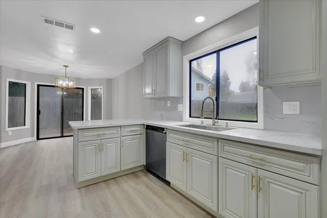 $575,000 | 14 Eduardo Court, Sacramento, CA 95831